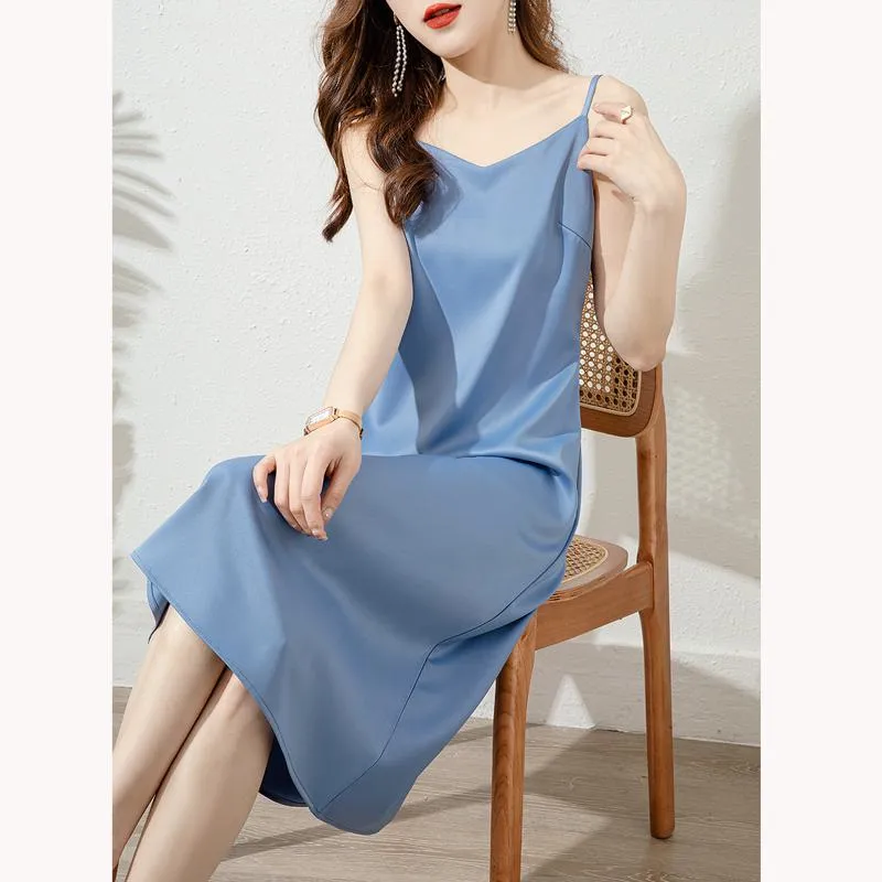 Slimming V-Neck Simplicity Chic Slim-Fit Dress