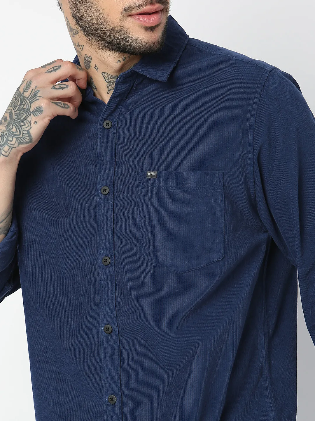 Spykar Men Indigo Blue Cotton Slim Fit Plain Shirts